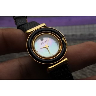 นาฬิกา Vintage มือสองญี่ปุ่น MONET ระบบ QUARTZ ผู้หญิง ทรงกลม กรอบทอง หน้าไข่มุก หน้าปัด 26mm