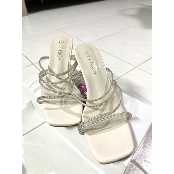 รองเท้าส้นแก้วมือสอง สภาพใหม่ เทียบมือ1 size 35(22.5เซน) brand Gift rich