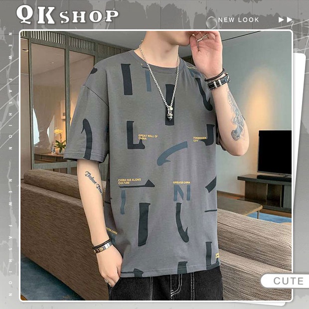 QKshop มาใหม่ เสื้อยืดแฟชั่น ลายรอบตัวสวยงาม รุ่นนี้มีตั้ง4สีนะหนุ่ม เนื้อผ้านุ่มใส่สบายไม่ร้อนดีขนาดนี้ไม่มีไม่ได้แล้ว