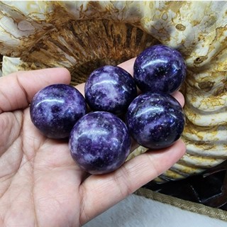 ลูกกลมหินเลพิโดไลต์ หินลูกกลมเลพิโดไลท์(Lepidolite)ขนาดรอบวง 3 ซม.ลูกละ350