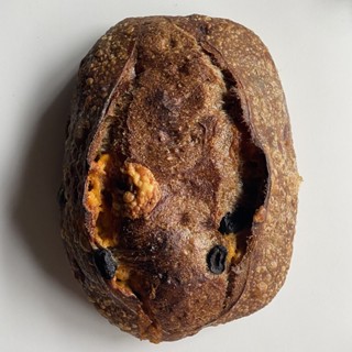 Malted Sourdough with Cheddar and Olives (16% Whole Wheat, 900g.)