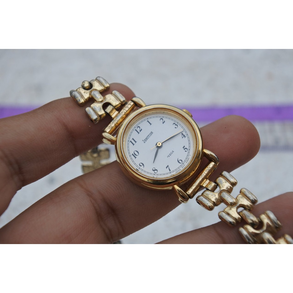 นาฬิกา Vintage มือสองญี่ปุ่น CITIZEN VEGA ระบบ QUARTZ ผู้หญิง ทรงกลม กรอบทอง หน้าขาว หน้าปัด 25mm