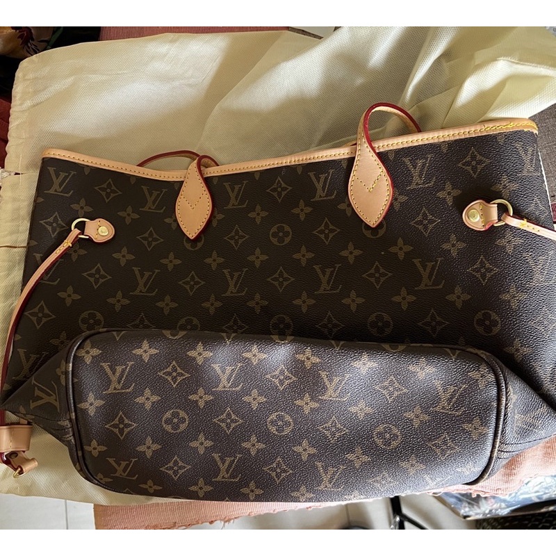 Louis Vuitton กระเป๋าสะพาย มือสอง