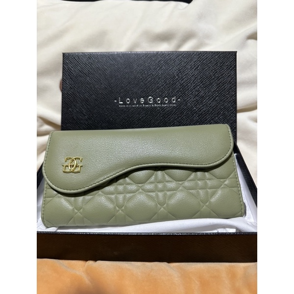 กระเป๋าสตางค์ใบยาวlove goodมีตำหนิขอคนรับได้นะคะ