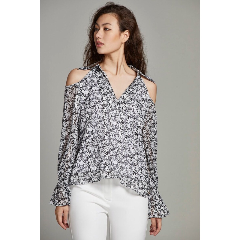 f.fashion เสื้อเบลาส์เปิดไหล่ ผู้หญิง สีขาว-ดำ | Cold Shoulder Blouse | 05852