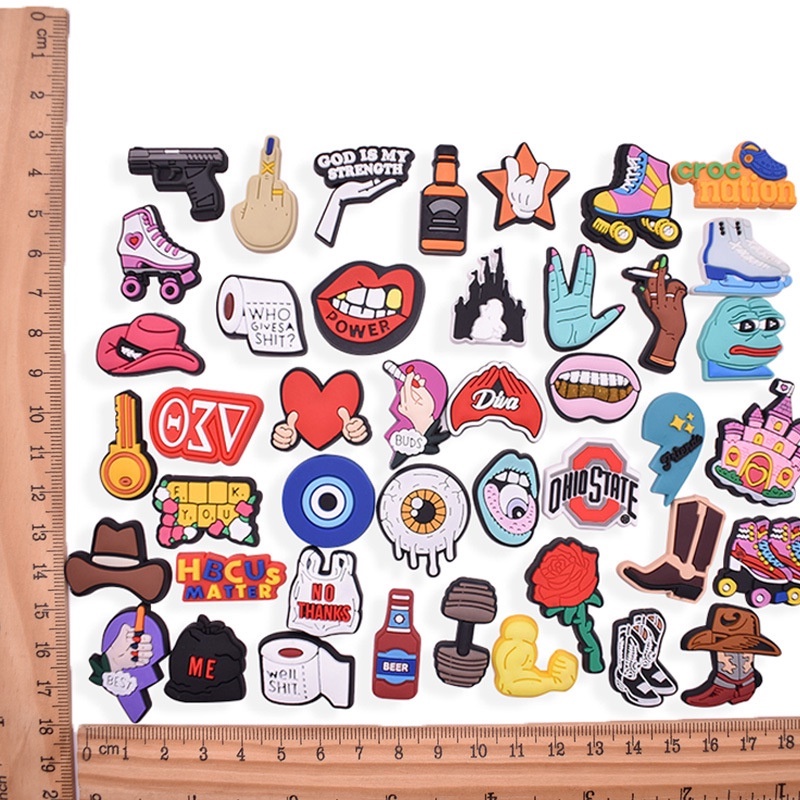 Croc Jibbit การ ์ ตูน Croc Buckle DIY สไตล ์ Quirky รูปแบบของขวัญอุปกรณ ์ เสริมรองเท ้ า