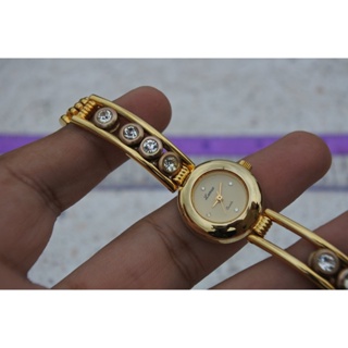 นาฬิกา Vintage มือสองญี่ปุ่น LAMUE ระบบ QUARTZ ผู้หญิง ทรงกลม กรอบทอง หน้าทอง หน้าปัด 23mm