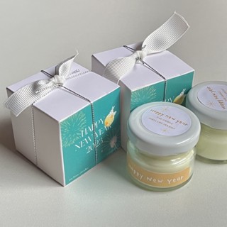 ✨New Year Jam Candle 25 กรัม (ตกแต่งตามภาพ) มีชื่อกลิ่นติดข้างกล่อง