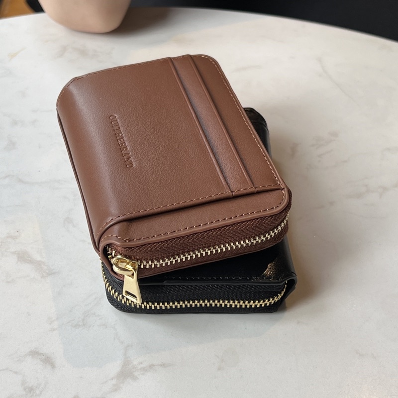 Fitto Compact Leather Zipper Wallet - ออกแบบมาเป็นพิเศษโดย Ouithebrand