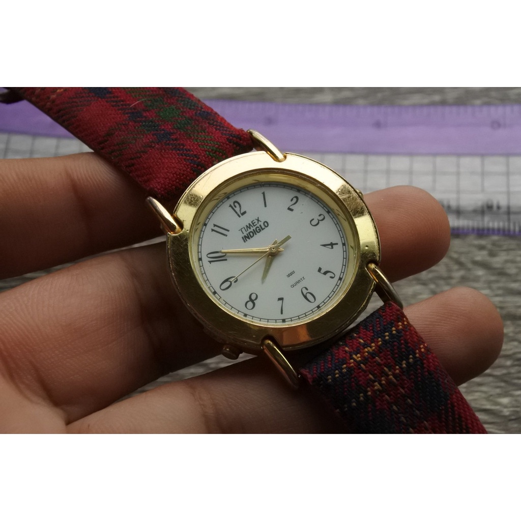 นาฬิกา Vintage มือสองญี่ปุ่น TIMEX INDIGLO ระบบ QUARTZ ผู้หญิง ทรงกลม กรอบทอง หน้าขาว หน้าปัด 35mm