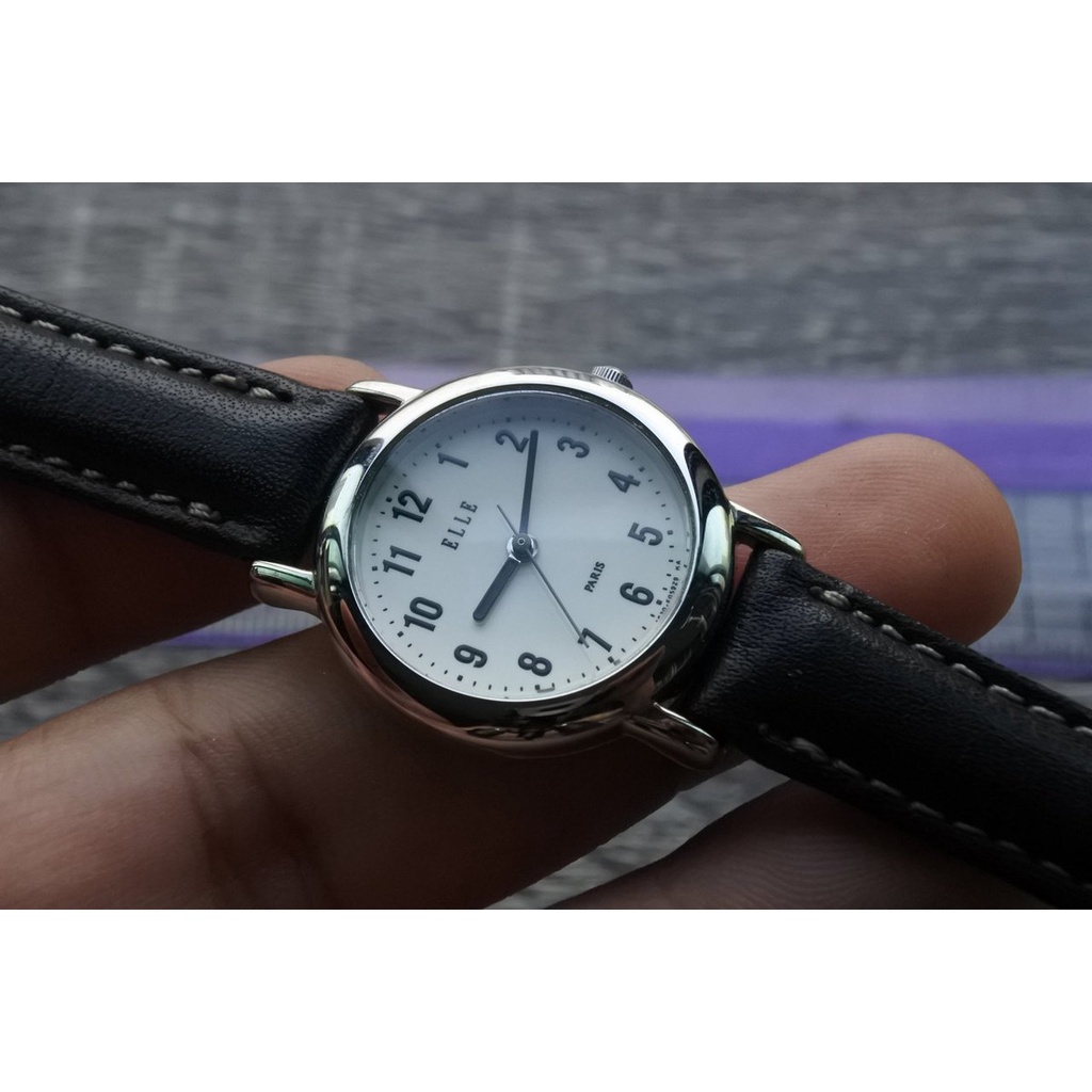 นาฬิกา Vintage มือสองญี่ปุ่น ELLE PARIS ระบบ QUARTZ ผู้หญิง ทรงกลม กรอบเงิน หน้าขาว หน้าปัด 28mm