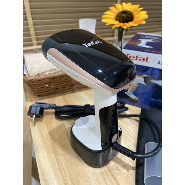 เครื่องรีดถนอมผ้าไอน้ำมือถือ Tefal  (1300 วัตต์ , 0.12 ลิตร, 🤍 / 🖤) DT3030 Model