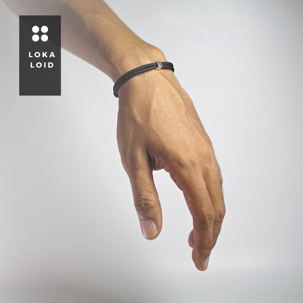 Hitam สร้อยข้อมือมือพรีเมี่ยมเชือกพาราคอร์ด 165Lbs สีดําผู้ชายผู้หญิงสบายๆคู่ Unisex Cube สแตนเลส Cube Plain Elegant โดย Lokaloid