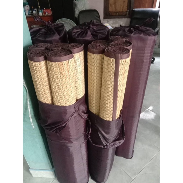 เสื่อกกทอมือแท้ เสื่อม้วน ยาว 2 เมตร จากเส้นกกธรรมชาติแท้ 100% แบบม้วนมีเชือกผูก กุ๊นขอบเรียบร้อย