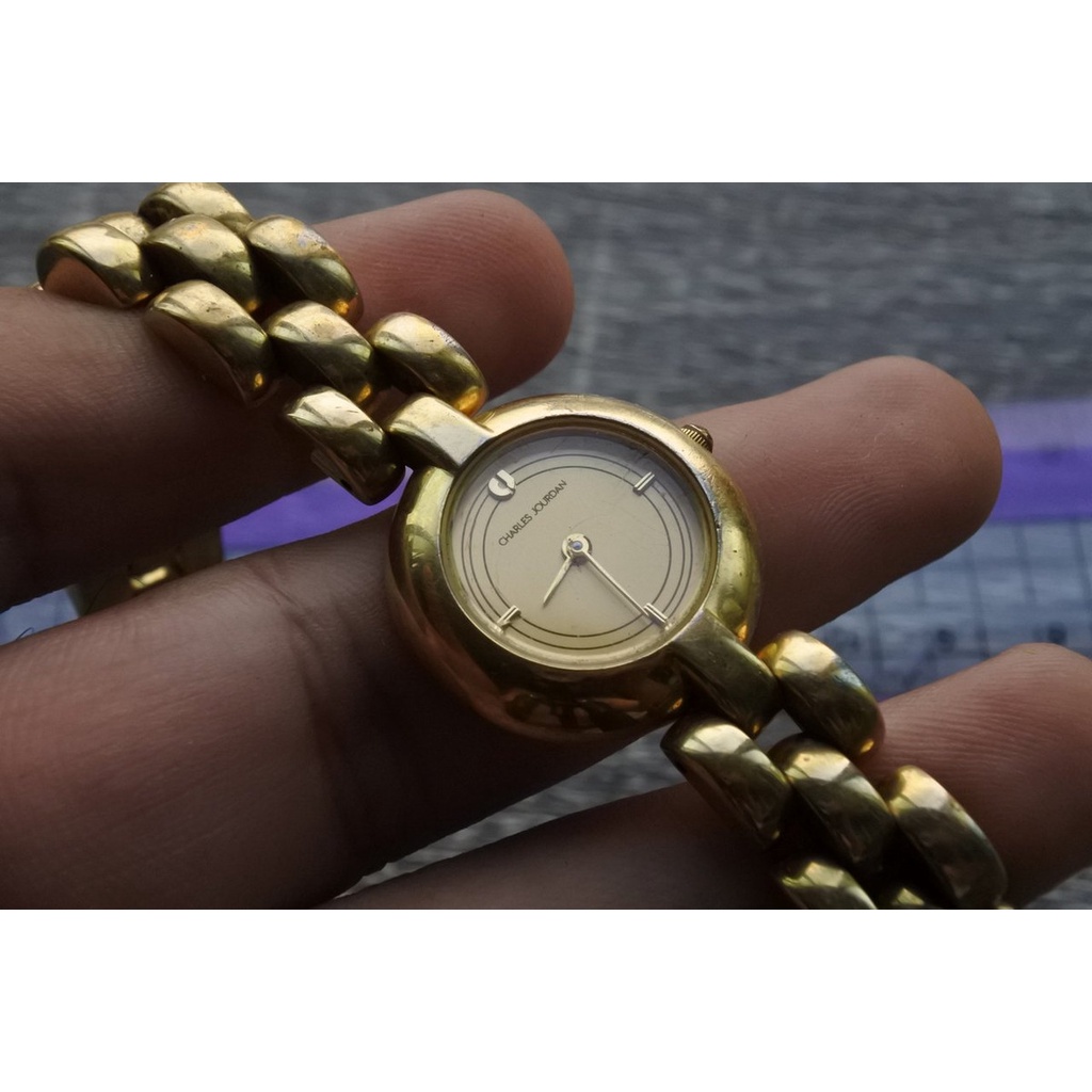นาฬิกา Vintage มือสองญี่ปุ่น CHARLES JOURDAN SWISS ระบบ QUARTZ ผู้หญิง ทรงกลม กรอบทอง หน้าทอง หน้าปัด 24mm