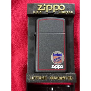 ZIPPO 1618ZB  SLIM ZIPPO LOGO  BLACK MATTE COLOR IMAGE  ผลิตปี1991  สีดำขอบแดง โลโก้  ของใหม่ไม่ผ่านการใช้งาน ของแท้