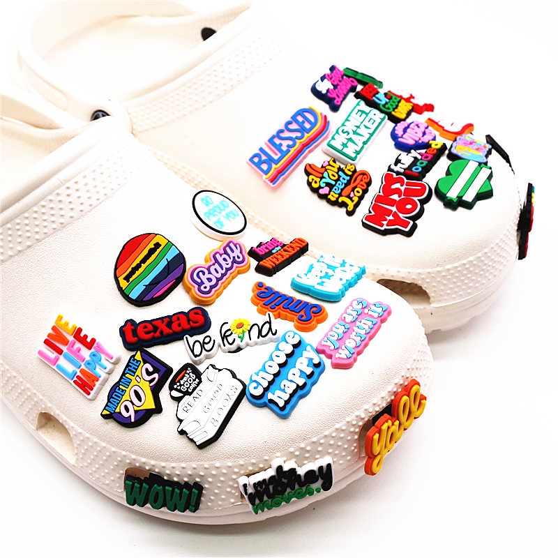 น่ารักสร้างแรงบันดาลใจพระรองเท้าแตะ Jibbits สําหรับเด็กตัวอักษร Jibitz Charm Letter Jibits รองเท้าแตะks รองเท้าอุปกรณ์เสริม Charms Pins ตกแต่ง