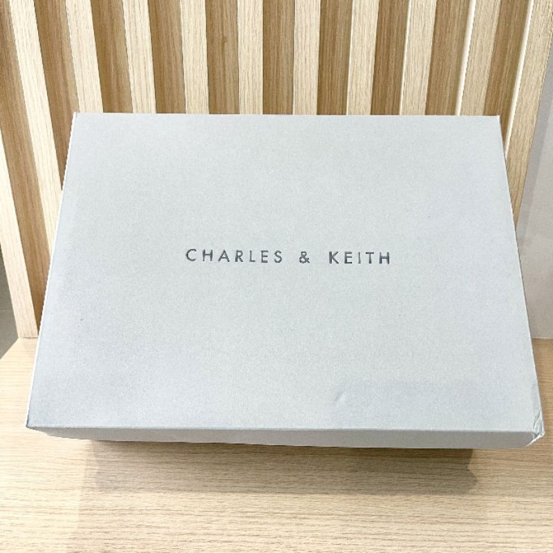 กล่องรองเท้า Charles &amp; Keith กล่องแท้ กล่องสีเทา กล่องใส่ของ