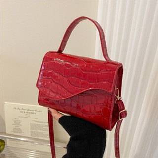 Foreign style handbag 2022 spring new style stone grain temperament single shoulder bag foreign style retro pure color oblique square bag