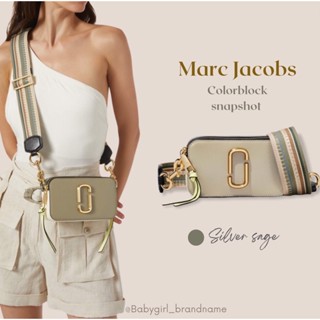 Marc Jacobs Snapshot The Colorblack Sliver Sage สีคอลเลคชั่นใหม่สายเป็นผ้าถักปักอย่างดี สะพายเพราะสายเป็นผ้านิ่มลายสวย✨💚