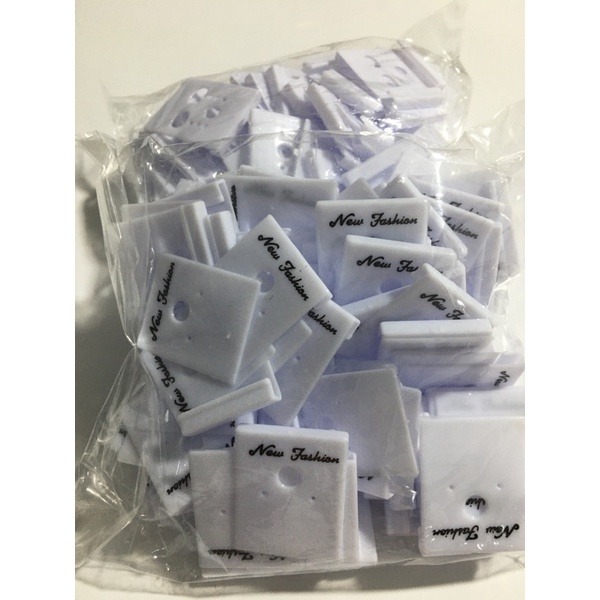 แป้น ต่างหู สองรู new fashion 1 ห่อ มี 98-100 ชิ้น พลาสติกหนาดีจ้า