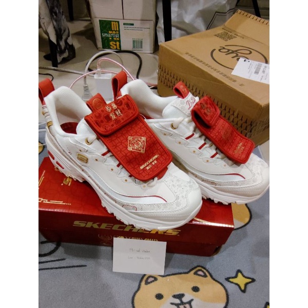 (พร้อมส่งในไทย) รองเท้าผ้าใบ Skechers D'Lites รุ่นตรุษจีน (ไซส์ 39 ขนาด 26 ซม.) ของแท้💯ออกช้อปจีน🇨🇳