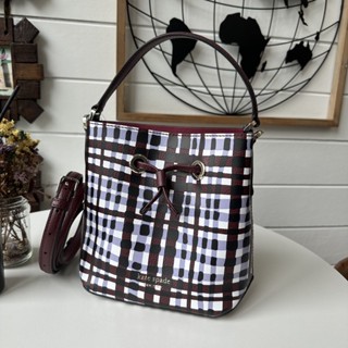 💚แท้💯 พร้อมส่ง💚 กระเป๋าสะพายทรงขนมจีบ  Kate Spade small bucket WKRU6446eva city plaid multi (974)