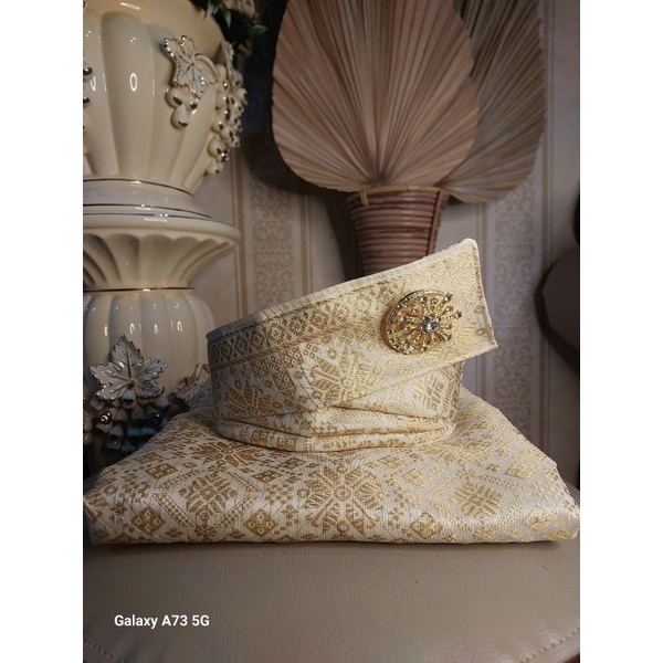 ชุดผู้ใหญ่ TANJAK และ TYPICAL MALAY SONGKET SARUNG (ไม่รวมเข็มกลัด)