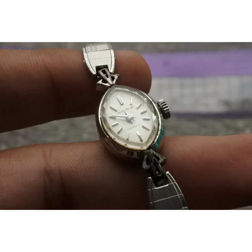 นาฬิกา Vintage มือสองญี่ปุ่น SEIKO SOLAR ระบบ ไขลาน ผู้หญิง รูปไข่ กรอบเงิน หน้าขาว หน้าปัด 16mm