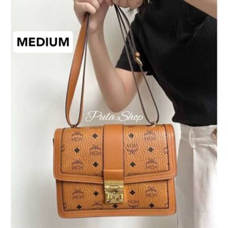 กระเป๋าสะพายขนาดกลางเอ็มซีเอ็ม MEDIUM TRACY SHOULDER BAG IN VISETOS 005