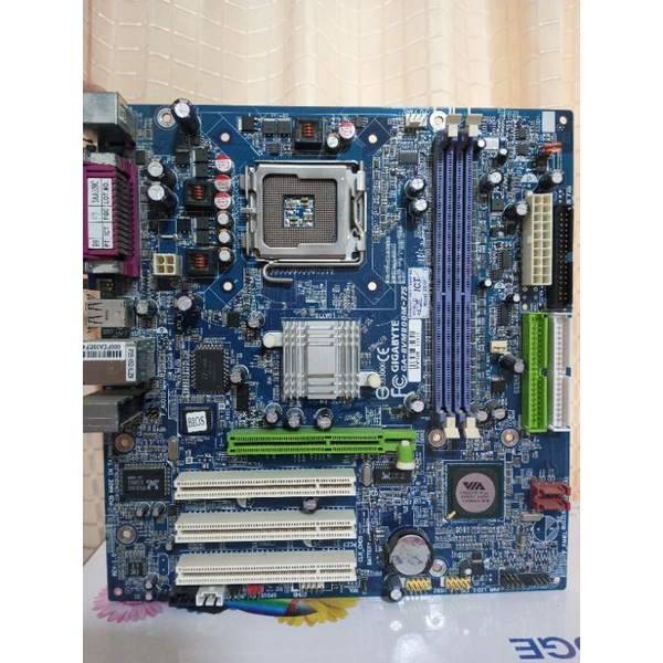 Mainboard 775 DDR1 GIGABYTE GA-8VM800M-775