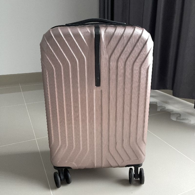 กระเป๋าเดินทางล้อลากสี่ล้อ Caggioni ขนาด 20 นิ้ว สีชมพูอ่อน กระเป๋าสี่ล้อจุของได้เยอะ กระเป๋ามีตัวล็อคใส่รหัส