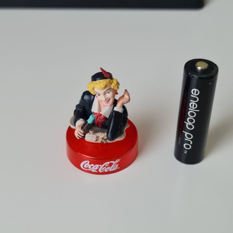 ฝา coke coca cola ผู้หญิงถือขวดโค๊ก ของสะสม