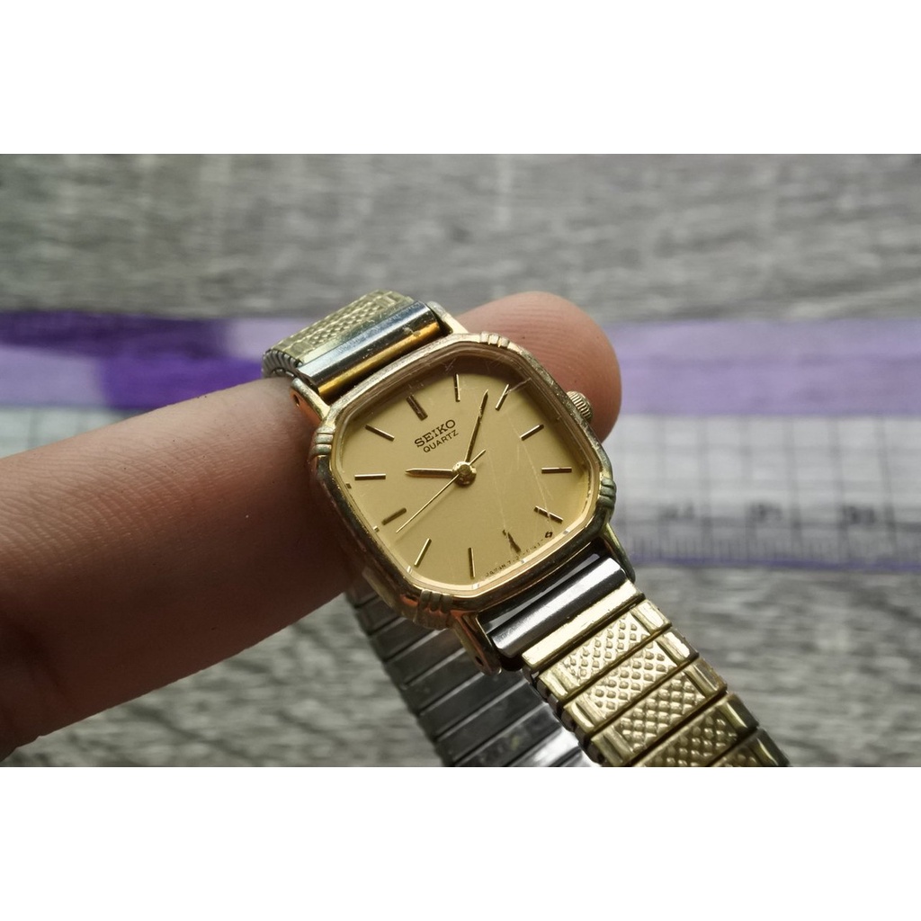 นาฬิกา Vintage มือสองญี่ปุ่น SEIKO 7321 5070 ชุบทอง ระบบ QUARTZ ผู้หญิง ทรงสี่เหลี่ยม กรอบทอง หน้าทอง หน้าปัด 22mm