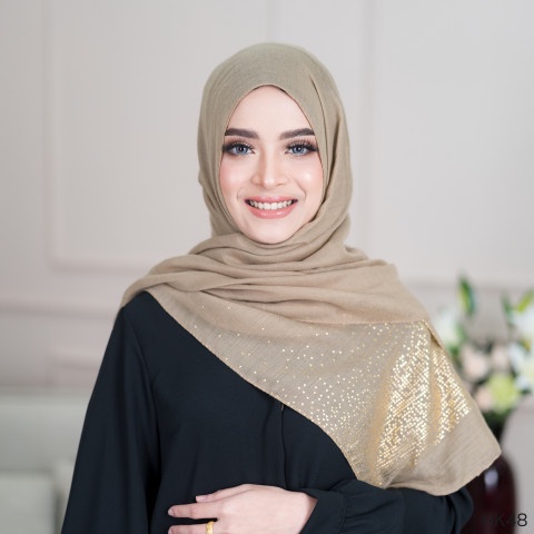 ผ้าคลุมผมวิสคอสสีพื้น ตกแต่งด้วยสีทองเพิ่มความแพง  เนื้อผ้านุ่ม จัดทรงง่าย ใส่สบาย มีหลายสีHK48วาริส