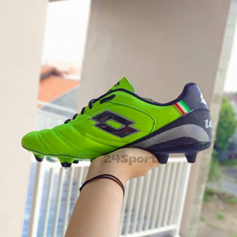 รองเท้าฟุตบอลกีฬา Lotto ใหม่