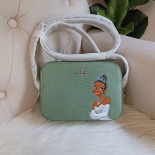 (พร้อมส่ง)กระเป๋าทรงกล่อง สีสวยมากก มี 3สีNEW COACH DISNEY X COACH MINI CAMERA BAG WITH CINDERELLA