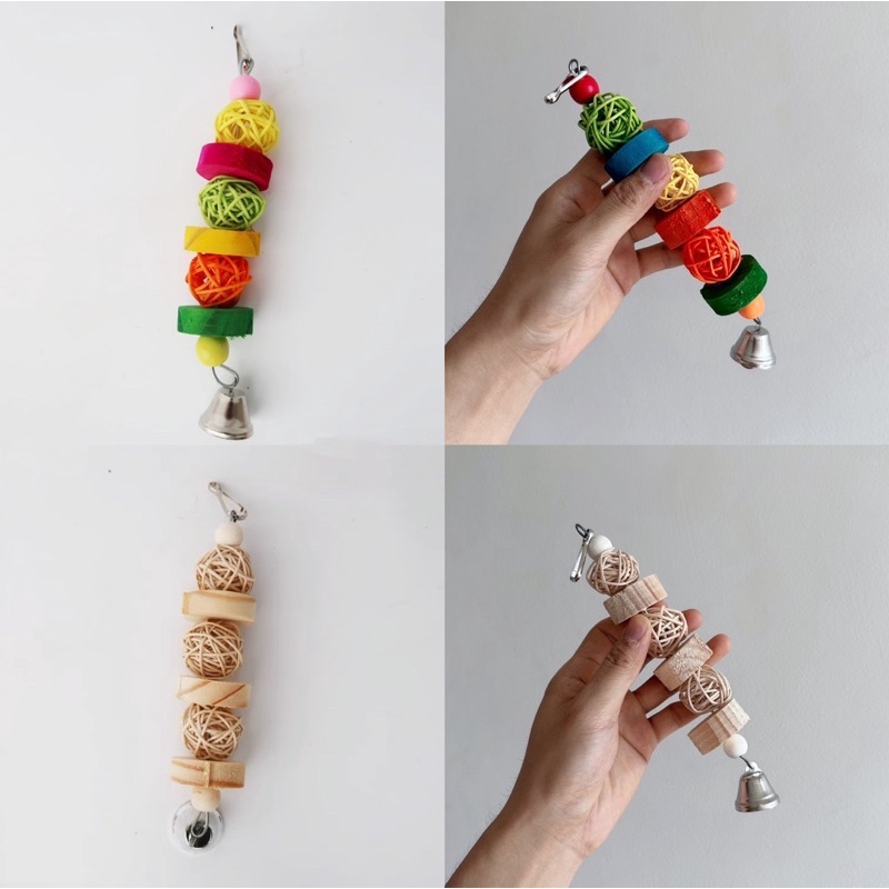 B-53 ของเล่นนกแก้ว ไม้+ลูกบอลหลากสี ของเล่นกัดแทะ มีตะขอเกี่ยวสแตนเลส 18cm ราคาถูก Shopee Lazada