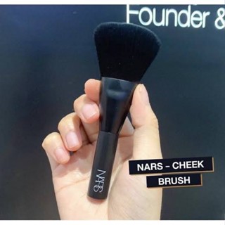 แปรงแบบพกพา NARS Mini Blush Brush