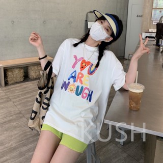 KUSH Design Sense Rainbow Niche Letter Graffiti เสื้อยืดแขนสั้นหญิง 2023 ฤดูร้อนหลวมผ้าฝ้ายเกาหลี TOP KU310