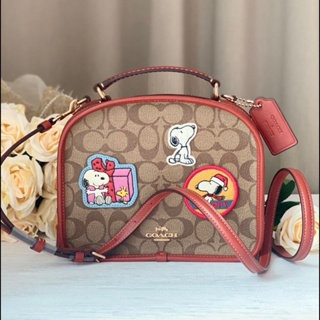 Coach X Peanuts Lunch Pail In Signature รุ่นขนมปัง