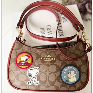 Coach Teri Shoulder Bag หลายสี