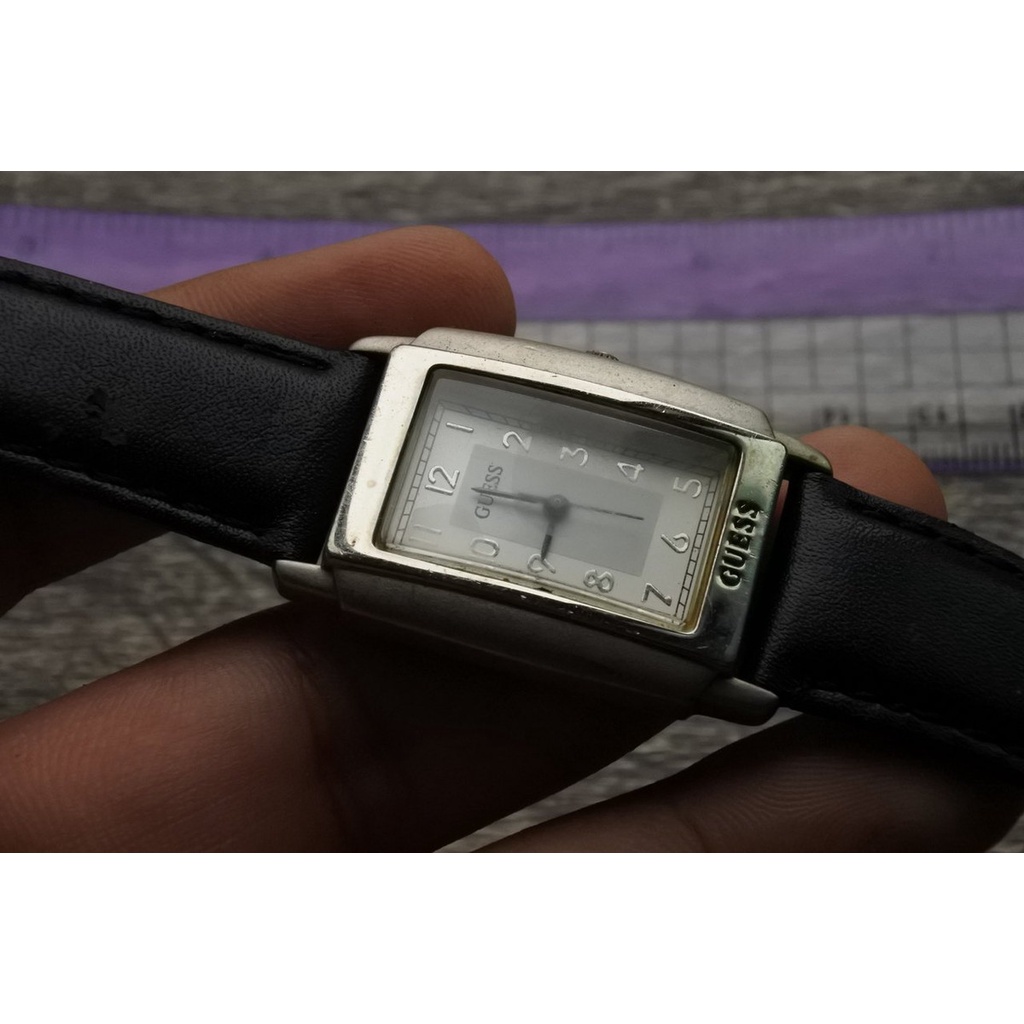 นาฬิกา Vintage มือสองญี่ปุ่น GUESS 1996 ระบบ QUARTZ ผู้หญิง ทรงสี่เหลี่ยม กรอบเงิน หน้าขาว หน้าปัด 27mm