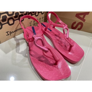 รองเท้าแตะยาง รองเท้ารัดส้น สีชมพู ยี่ห้อ Ipamema Size 38 #มือสอง