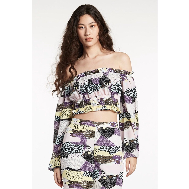 ESP เสื้อเบลาส์ทรงครอปลายกราฟิก | Off Shoulder Graphic Print Crop top | 05641