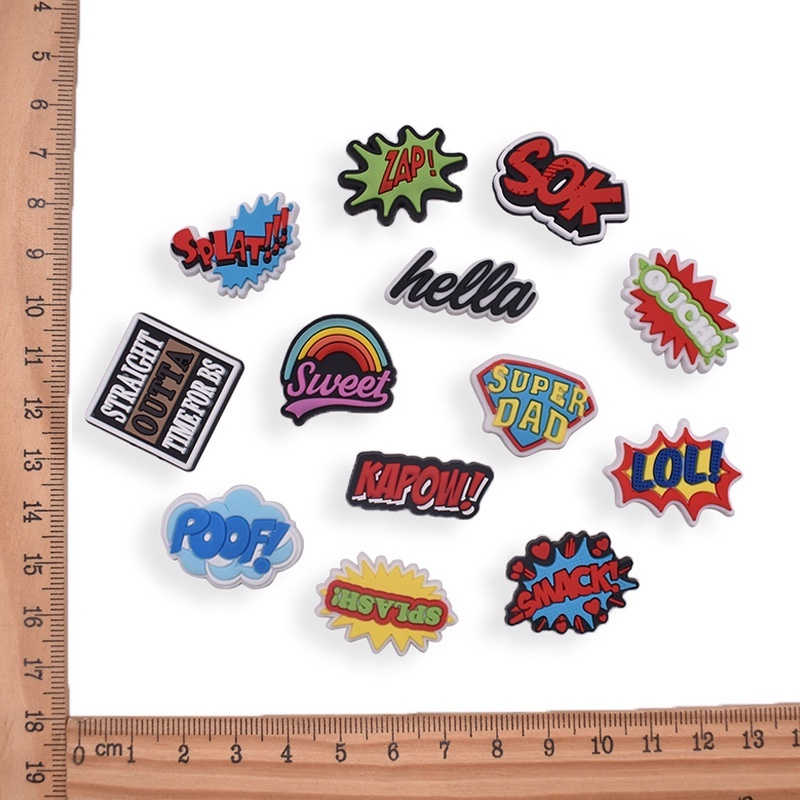 Croc Jibbit การ ์ ตูน Croc Buckle DIY สีสันสนุกรูปแบบข ้ อความของขวัญอุปกรณ ์ เสริมรองเท ้ า