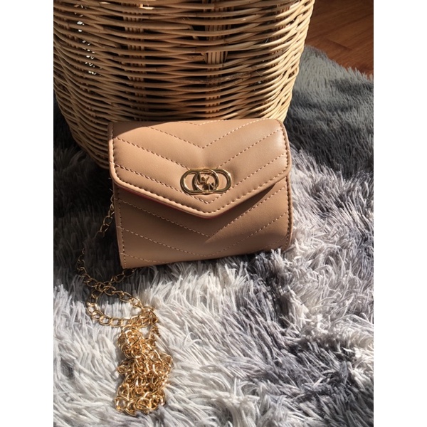 กระเป๋าLYN 59บาท รุ่นจิ๋วสีเบจมือ1