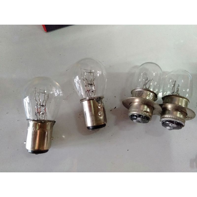 หลอดไฟตา6V+หลอดไฟท้าย 6Vชุดละ50บาท(อย่างละ2หลอด)