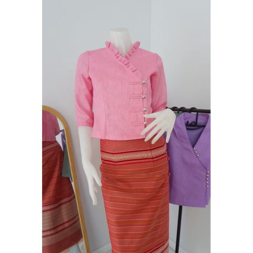 มี 4 สี ไซส์ 34-42 เสื้อใยสับปะรด อัดกาว รุ่นคอระบาย กระดุมมุก