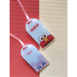 ป้ายแท็กแขวนธีมเอลโม่ SESAME STREET BAG TAG SESAME STREET BAG Hanger SESAME STREET Theme LUGGAGE Hanger FREE Name INPUT BAG Hanger CUSOTM Name Child SOUVENIR ธีมเอลโม่เด็ก ธีม SOUVENIR MONSTER คุกกี้สําหรับเด็ก / ธีมเอลโม่